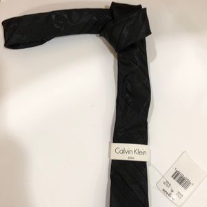 NWT CALVIN KLEIN MEN’s TIE Black. “SLIM”